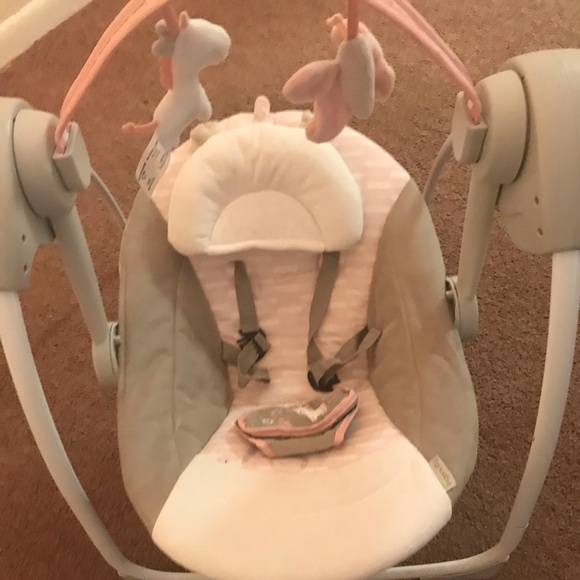 Baby swing like new asking $30 and $30 car seat - Picture 2 of 3